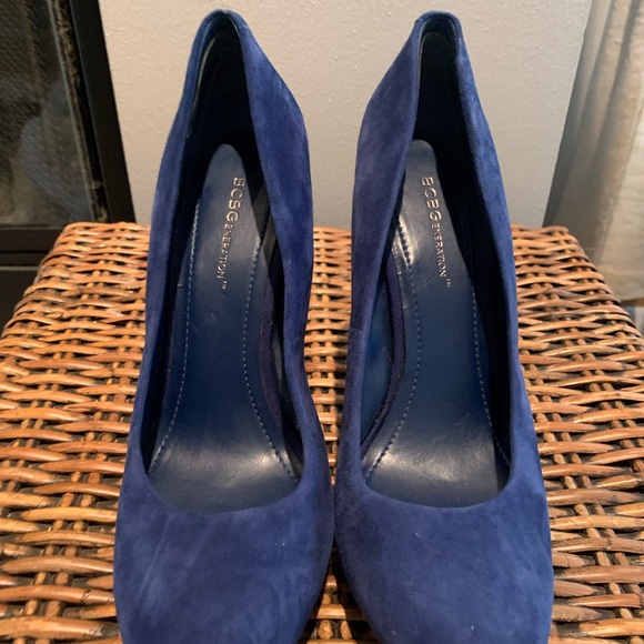 BCBG Gorgeous royal blue suede pumps, size 8.5 - Picture 6 of 6